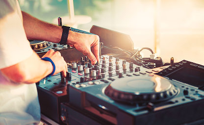 Saturday Beats🍸🥂